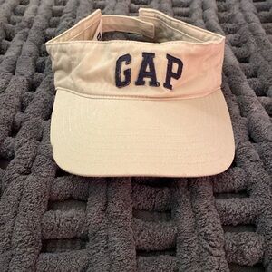 Woman’s gap hat